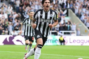 开云体育-赛前英超焦点战，AC米兰完成遗憾出局，话题不断，年轻球员获得机会的简单介绍