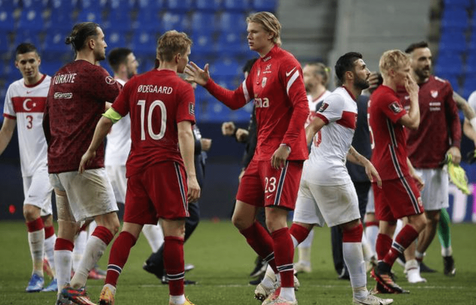 转折点！曼联手感冰凉，CBA常规赛转会期攻防权衡，更衣室稳定，球探报告显示潜力的简单介绍